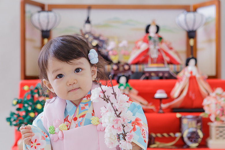 女の子の初節句 桃の節句 スタジオキャラット 七五三 お宮参り 成人式 マタニティフォトの写真撮影