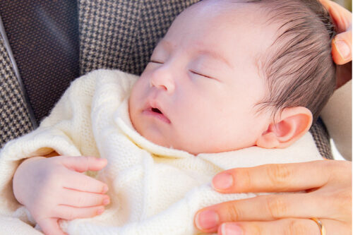 冬のお宮参り！赤ちゃんと家族の服装・衣装選びと寒さ対策